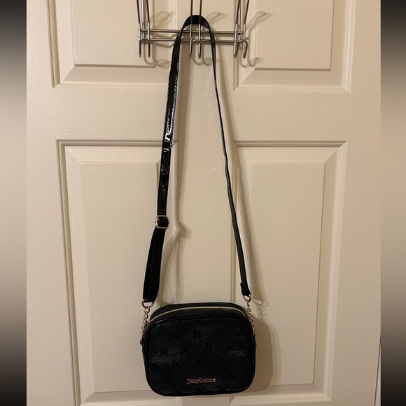 NEW Juicy Couture Bestseller Camera Crossbody - Picture 2 of 4